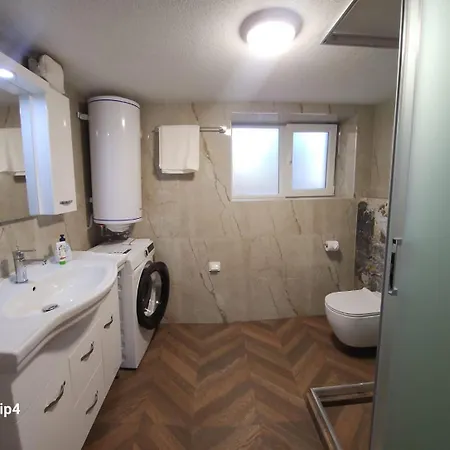 Guest Suzy Apartman Petrics